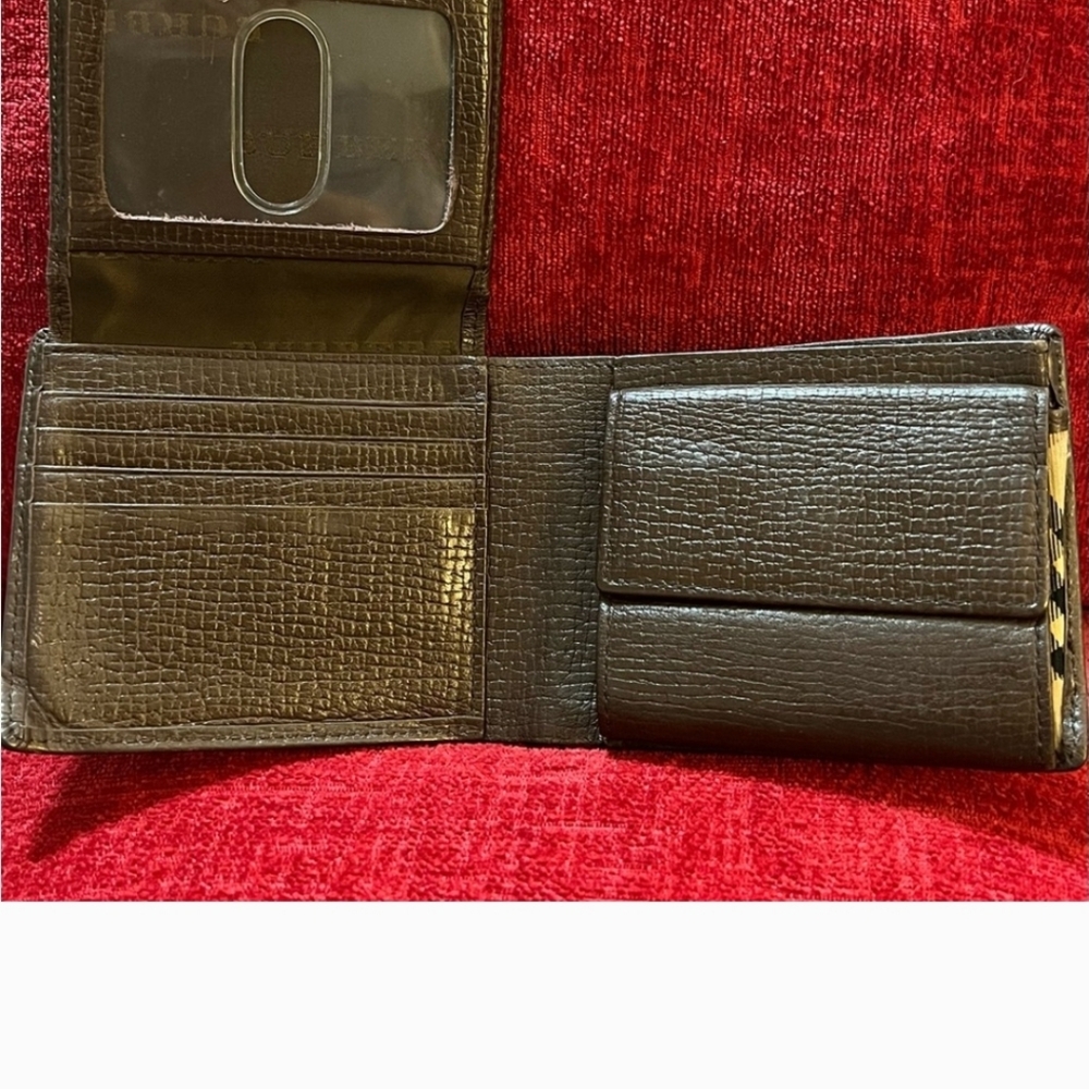 BURBERRY AUTHENTIC BROWN GRAINED LEATHER BIFOLD WITH NOVA CHECK INTERIOR ACCENTS - Picture 3 of 14